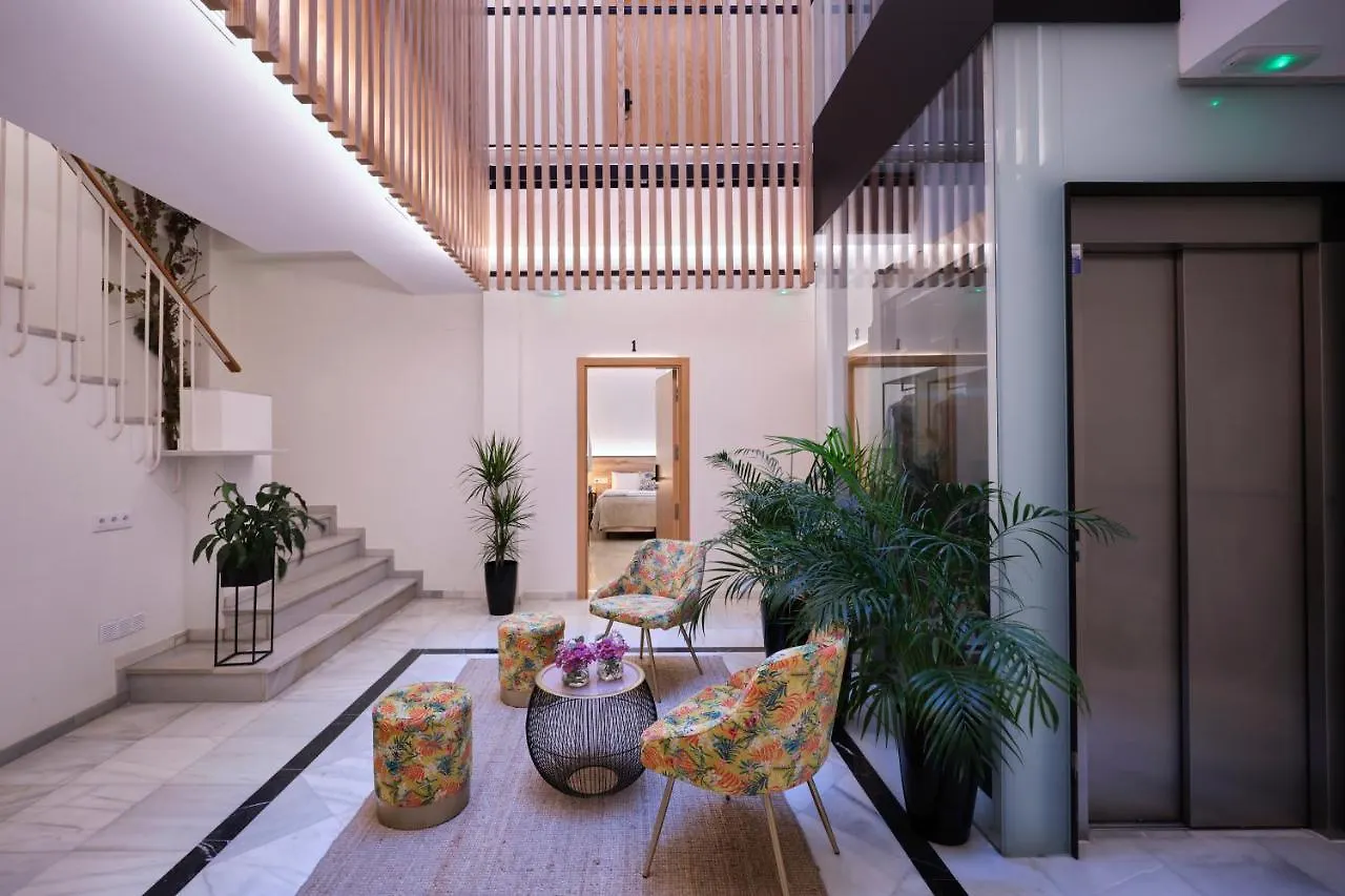 Отель Sweet Sevilla Suites